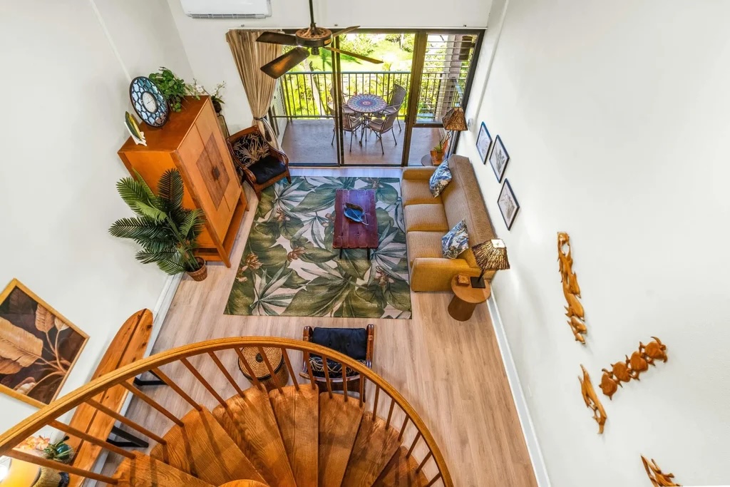 Kamaole Sands resort grounds and tropical landscaping in Kihei Maui