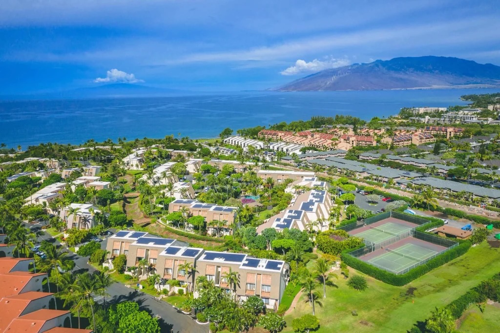 Covered lanai with ocean views at Maui Kamaole G101