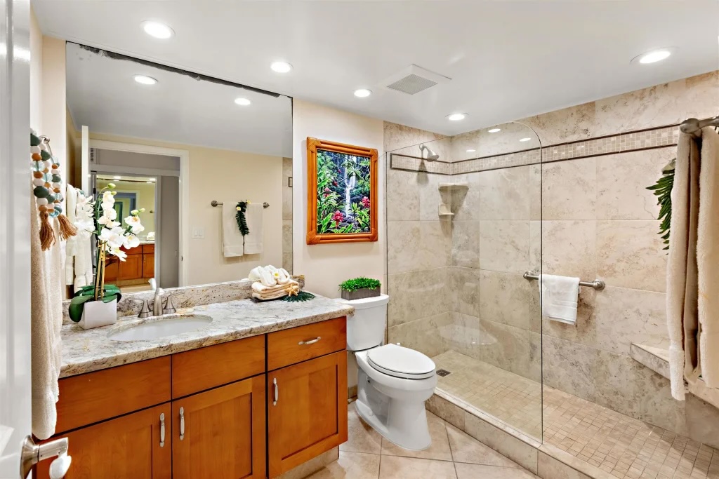 Studio condo at Lahaina Shores with mountain views